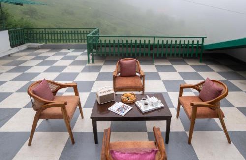 The Mall Road Villa | Hilltop Villa 4-BHK Villa with Terrace & Balconies near Mall road