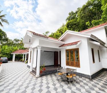 Moolakadai House | Mist & Meadows Premium VIlla By STAYVA