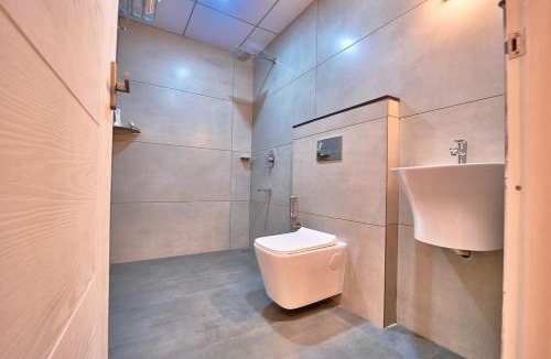 Devikolam Resort | Ice Cliff Resort Munnar by VOYE HOMES Premium Stay with Pool