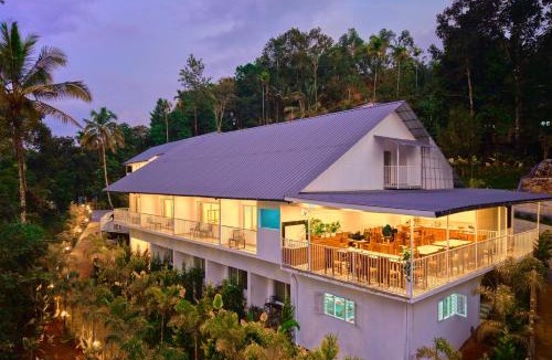 Devikolam Resort | Ice Cliff Resort Munnar by VOYE HOMES Premium Stay with Pool
