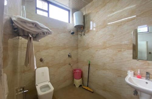 Gajraula Hotel | Hotel Vasant - Premium Hotel in Gajraula - All AC Rooms with Restaurant - Free Wi-fi & Parking - Banquet