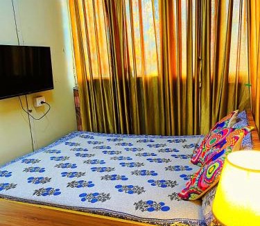 Chittaranjan House | Budget Designer Private Room in CR Park