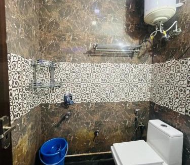Kalkaji Hotel | Hotel Pari International - Govindpuri Metro