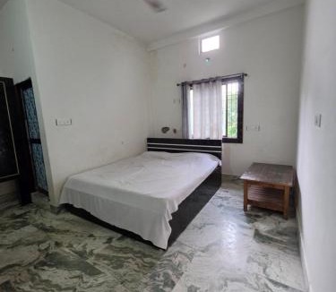 Deoghar House | Pandit Devki Nandan Dharamsala & Guest House