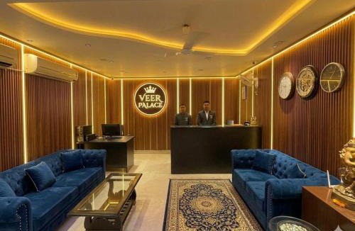Safdarjung Enclave Hotel | HOTEL VEER PALACE By GREYSKY NEAR AIIMS DELHI