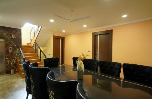 Bullawala Villa | The Sundowner Bungalow With Pool Jacuzzi In Dehradun
