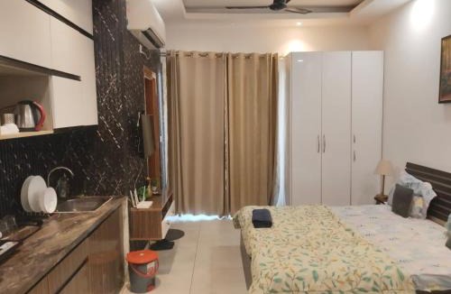 Noida Bed & Breakfast | Elite Comfort Studio
