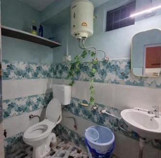 Sanjauli Apartment | Maya's Abode By Amulya - A Sun Facing Valley View Boutique Stay