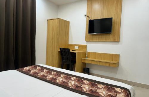 Paharganj House | Newly Built Guest House Sapphire
