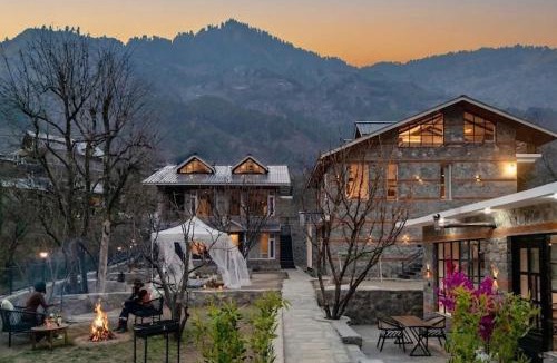 Bandrol Villa | StayVista at The River Story - Raison with Lawn, BBQ