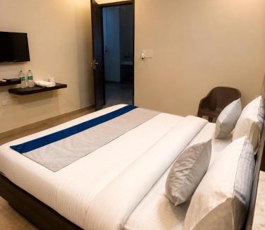 Sector 39 House | "The White Casa"- Sector 39 Near Medanta Medicity