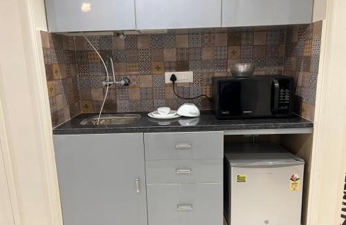 Pink City Apartment | Ardra Studio Apartment Compact Stay with Workspace MI Road Jaipur