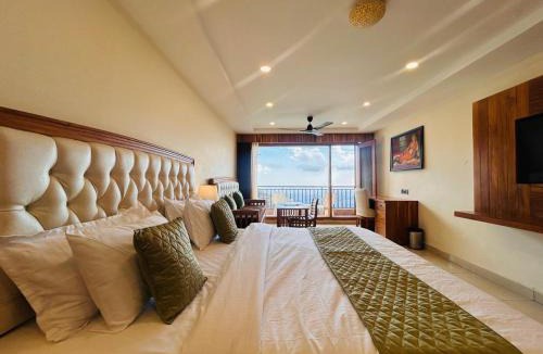 The Mall Road Hotel | Stay With Hills Inn Mussoorie
