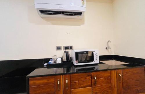 The Mall Road Hotel | Stay With Hills Inn Mussoorie