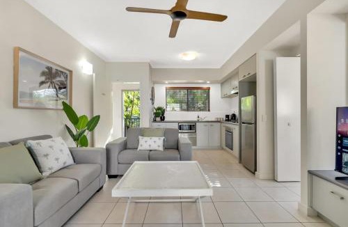 Trinity Beach Apartment | The Trinity Duo - Resort Comfort near Beach & Dining
