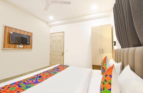 Delhi Hotel | FabHotel Moro Gujranwala Town