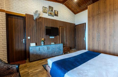 Tehri Range Villa | SaffronStays The Rhodoville Villa