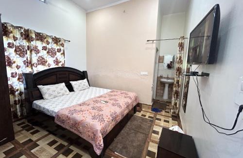 Dehradun Hotel | ROOMS Near Airport Gaharwar Homes