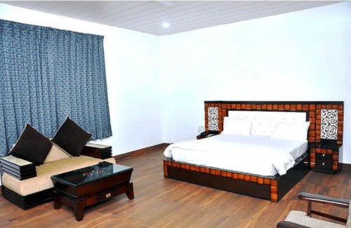 Kotputli Hotel | Hotel Aam Bagh & Jain Shikanji