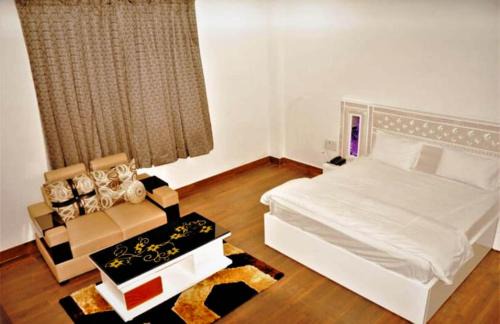 Kotputli Hotel | Hotel Aam Bagh & Jain Shikanji