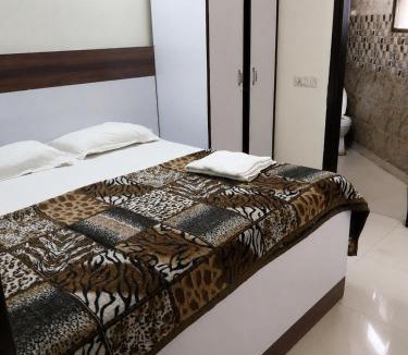 New Delhi Hotel | Chahal Guest House Nangloi