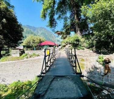 Kasol House | One Love Retreat Home Stay & Cafe