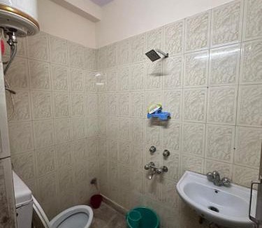 Gautam Nagar House | Comfort Room
