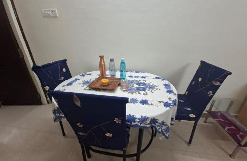 Chennai Apartment | Raji's Cosy Nest 2BHK Flat Near Airport Adambakkam Velachery