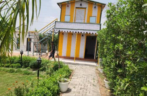 Noida House | Aradiya Farm House