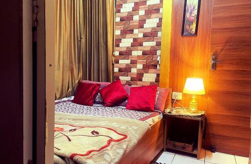 Chittaranjan House | Cozy private room in CR park with Green View