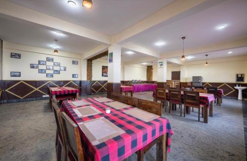 Kufri Hotel | The Prakriti Heights l Lift l Comfortable And Spacious Rooms l Free Wifi, Free Parking l Enjoy Fresh Mountain Air l Managed By Exotic stays