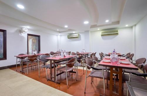 Karol Bagh Hotel | Hotel Anand - Near Ganga Ram & BLK Hospital At Karol Bagh Metro Station