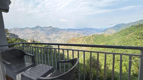 Mussoorie Hotel | Hotel Classic Crown - #Scenic mountain view #open terrace #guest preferred #best selling hotel in Mussoorie