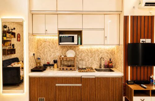 Noida Apartment | Cloud 10 Cozy Boutique Studio - 10th Floor