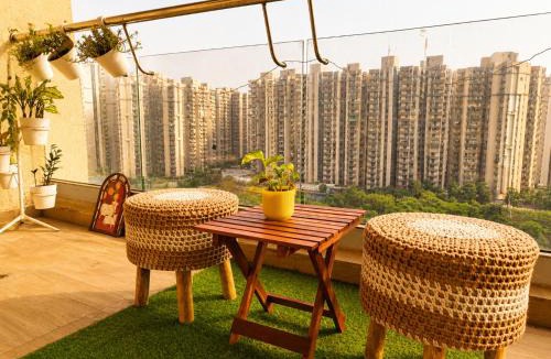 Noida Apartment | Cloud 10 Cozy Boutique Studio - 10th Floor