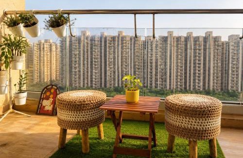 Noida Apartment | Cloud 10 Cozy Boutique Studio - 10th Floor