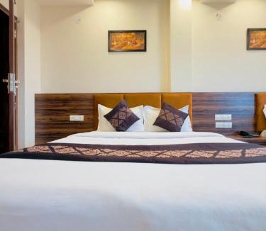 Udaipur City Centre Hotel | HOTEL VRINDA 966O9O1OO6 Old city Just 750mtr from City palace By SK