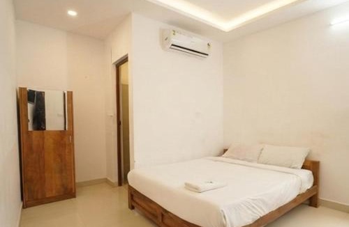 Kochi Hotel | Hotel Crest Wood inn