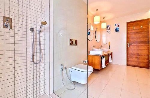 Holy Cross Colony Apartment | Villa Bella Vista byStayJade3 BHKPoolNr Airport