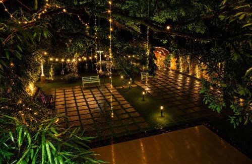 Irinjalakuda Hotel | Athirappilly Rainland Resort