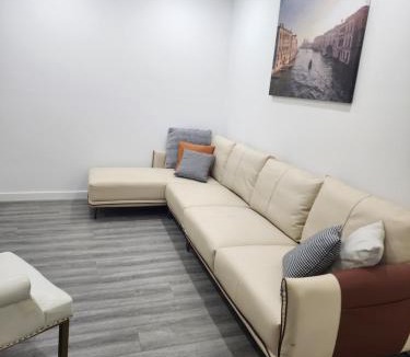 Konagaderra House | Spacious 5-Bedroom Family Home Near Melbourne