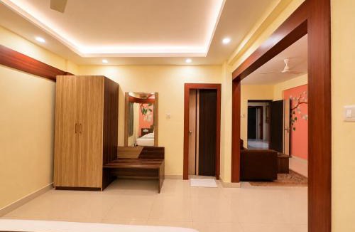 Puri Resort | Wildberrys Inn - Luxurious Stay - Free Breakfast - Swimming Pool - Room with living Room