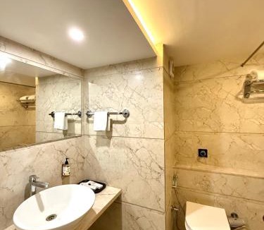 Aerocity Bed & Breakfast | Hotel Ramida Suites IGI Delhi Airport