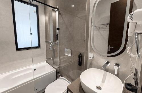 Gurugram Hotel | Art Luxury Service Apartment Golf Course Road