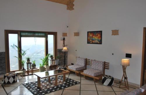 Theog House | Scenic Two Bedroom Cottage with Kitchen