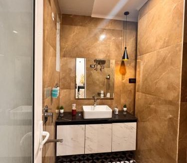 DLF Phase 3 Apartment | Luxury 1BHK Near Cyber City
