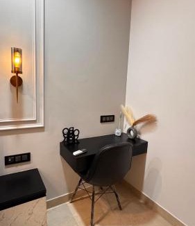 DLF Phase 3 Apartment | Luxury 1BHK Near Cyber City