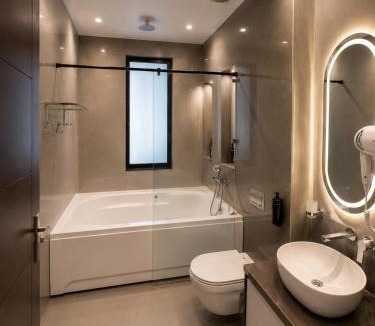 Gurugram Hotel | Art Luxury Service Apartment Golf Course Road