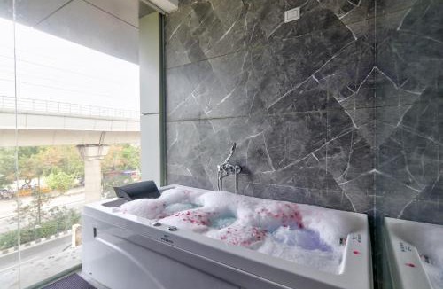 Pashim Vihar Hotel | Hotel Twamev Peeragarhi