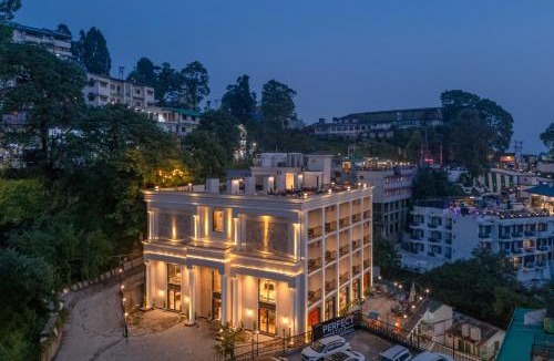 The Mall Road Hotel | Perfectstayz Prime - 2 min walk to mall road